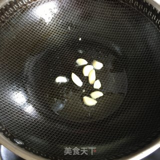蒜炒红薯梗的做法步骤：2