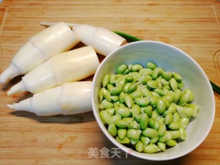 酸甜可口又开胃～果香味茭白炒毛豆的做法步骤：2