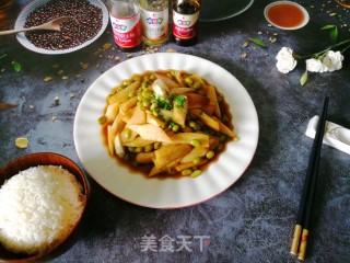 酸甜可口又开胃～果香味茭白炒毛豆的做法步骤：6