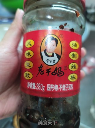 老干妈拌豆干的做法步骤：2