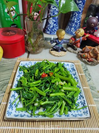 小米辣蒜蓉炒空心菜的做法步骤：10