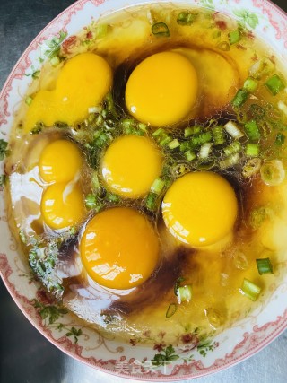 葱香鸡蛋糕的做法步骤：2