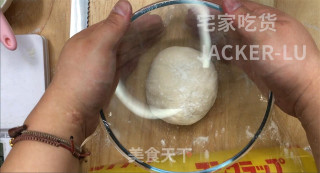 椰香面包卷，做法简单，入口绵软细腻，椰香味十足，口感超好。的做法步骤：6