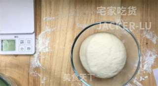 椰香面包卷，做法简单，入口绵软细腻，椰香味十足，口感超好。的做法步骤：10