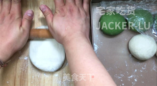 椰香面包卷，做法简单，入口绵软细腻，椰香味十足，口感超好。的做法步骤：14