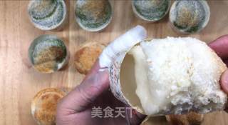 椰香面包卷，做法简单，入口绵软细腻，椰香味十足，口感超好。的做法步骤：23
