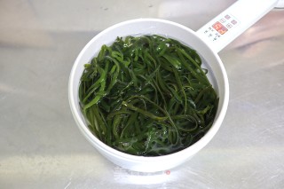 开胃爽口的凉拌酸辣海带丝的做法步骤：2