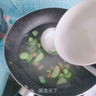 黄瓜紫菜蛋花汤的做法步骤：5