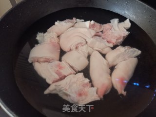 啤酒炖猪蹄的做法步骤：1