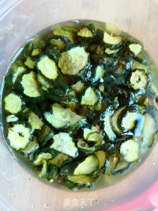黄瓜干炒肉片的做法步骤：2