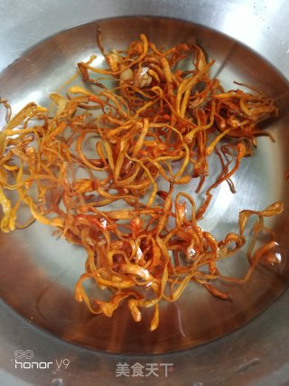 虫草花丝瓜肉丸汤的做法步骤：1