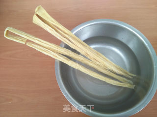 腐竹炒杏鲍菇的做法步骤：1