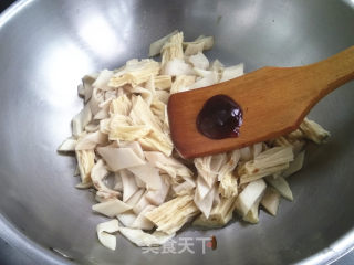 腐竹炒杏鲍菇的做法步骤：6