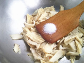 腐竹炒杏鲍菇的做法步骤：7
