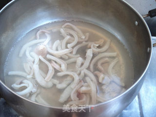 芹菜炒鱿鱼的做法步骤：4