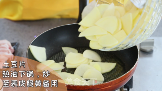 土豆烧肉的做法步骤：1