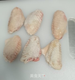 可乐鸡翅的做法步骤：1