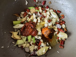 芹菜洋葱炒龙虾尾的做法步骤：6