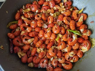 芹菜洋葱炒龙虾尾的做法步骤：9