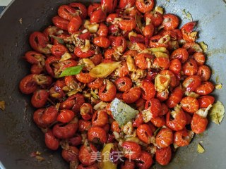 芹菜洋葱炒龙虾尾的做法步骤：11
