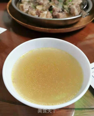 胡萝卜玉米排骨汤的做法步骤：7