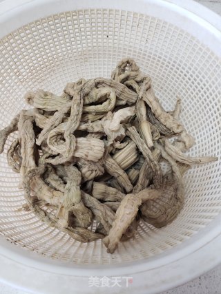 笋丝炒肉丝的做法步骤：1