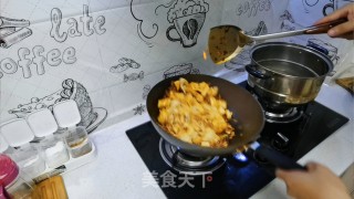猪肉粉条炖豆皮的做法步骤：9