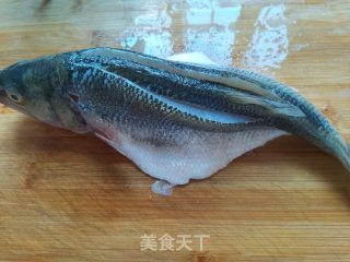 清蒸鲈鱼的做法步骤：2