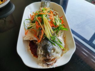 清蒸鲈鱼的做法步骤：9