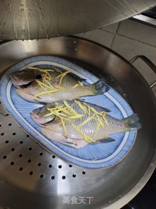 蒸太阳鱼的做法步骤：2