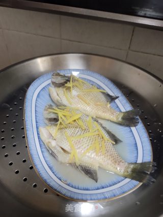 蒸太阳鱼的做法步骤：3