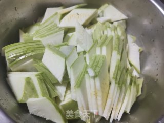 虾仁炒西葫芦的做法步骤：1