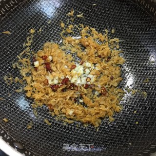 虾皮青椒丁的做法步骤：2