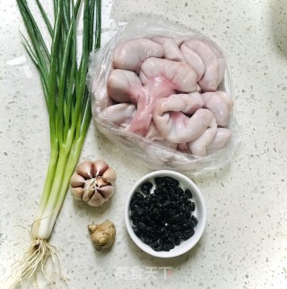 豆豉蒸花肠的做法步骤：1
