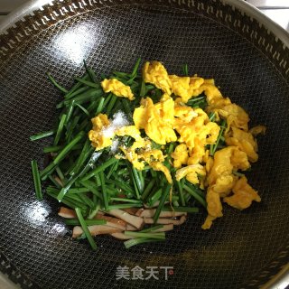 香干鸡蛋炒韭菜的做法步骤：3