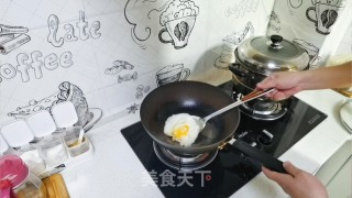 酸辣煎蛋空心面的做法步骤：5