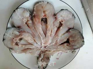 食光有约之扇花鱼的做法步骤：1