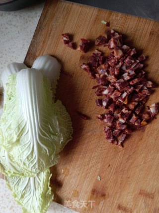 香肠白菜炒饭的做法步骤：1
