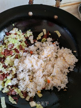 香肠白菜炒饭的做法步骤：4