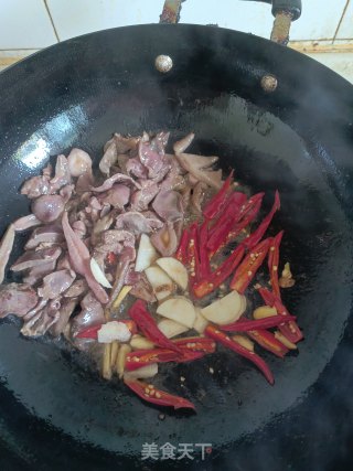 鸡杂木耳红薯粉的做法步骤：4
