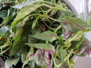 苋菜皮蛋汤的做法步骤：1