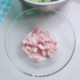 西蓝花炒肉的做法步骤：2