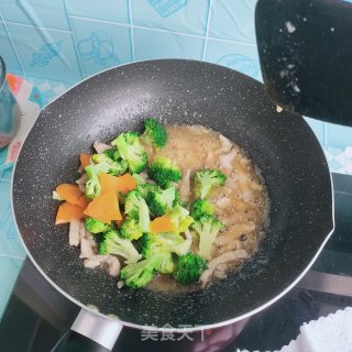 西蓝花炒肉的做法步骤：10