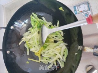 西芹炒卤肉的做法步骤：6