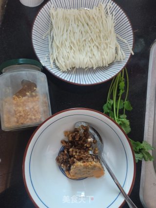 肉酱拌面的做法步骤：1