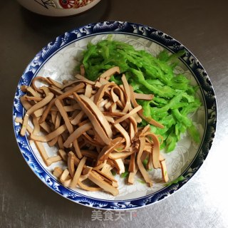 香干拌苦瓜的做法步骤：6