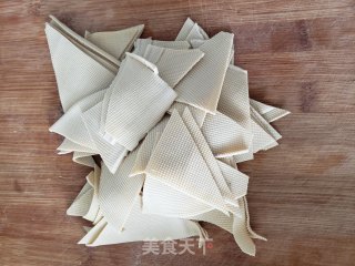 尖椒炒豆腐皮的做法步骤：4