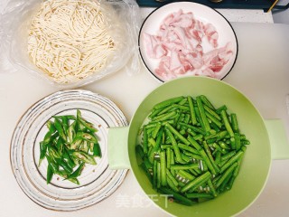 豆角焖面的做法步骤：1