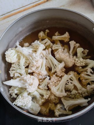五花肉炒花菜的做法步骤：1