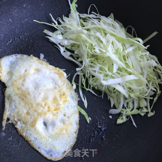 鸡胸肉煎蛋手抓饼的做法步骤：5